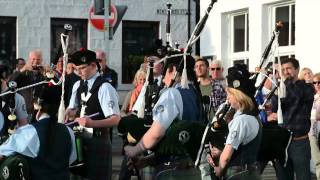 preview picture of video 'Bag Pipe Band in Portree, Scotland'
