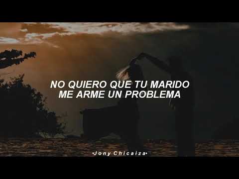 con la mano en el piso y con la pompis pa arriba [Letra/Lyrics]