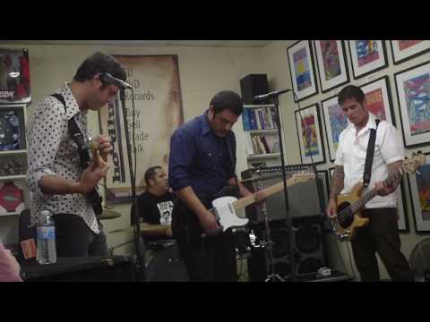 Earthmen and Strangers Live on The Hoodstage