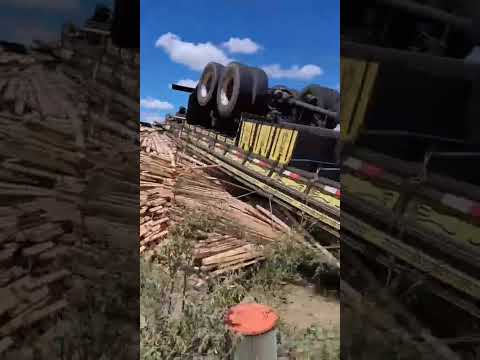 caminhão em capota na cidade de Rio real Bahia com vítima fatal hashtag Beto motovlog de plantão