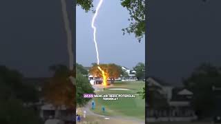 Download lagu ⚡️ini alasan tak boleh dibawah pohon saat hujan petir⚡️ mp3 Download lagu ⚡️ini alasan tak boleh dibawah pohon saat hujan petir⚡️ mp3