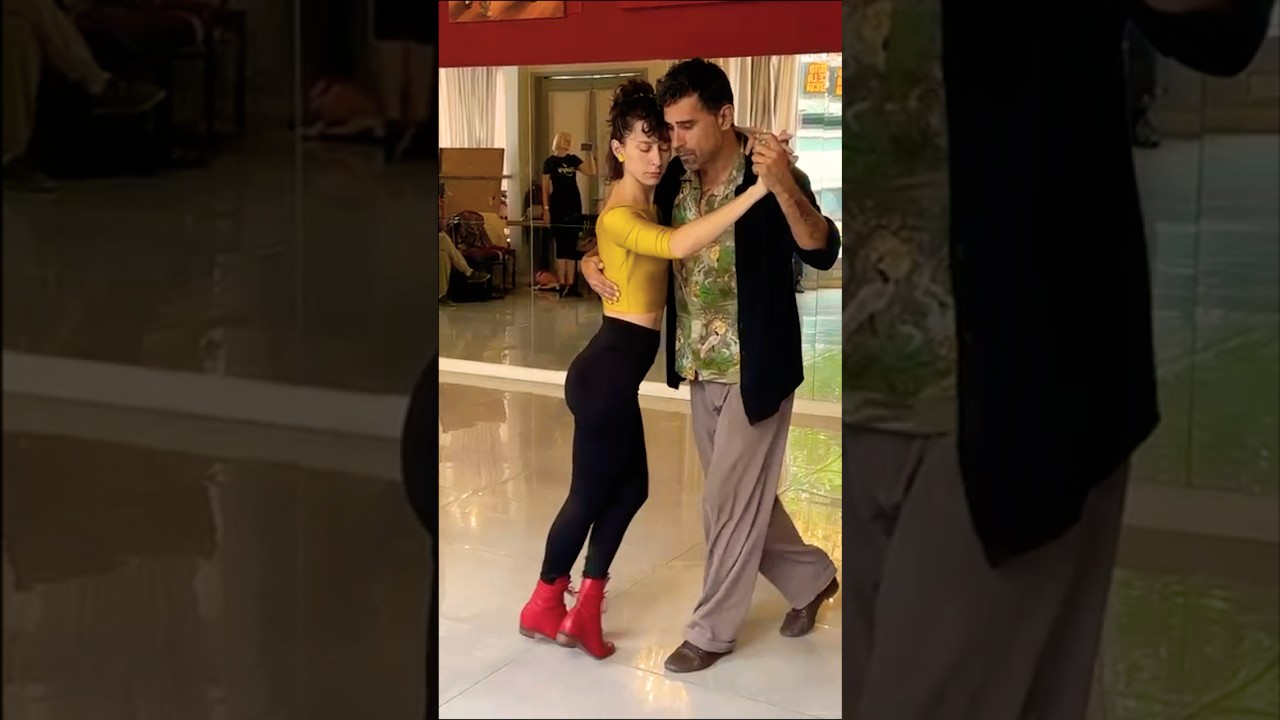 Ismael Ludman y Natalia Cristofaro, final de clase en Buenos Aires. #tango #milonga
