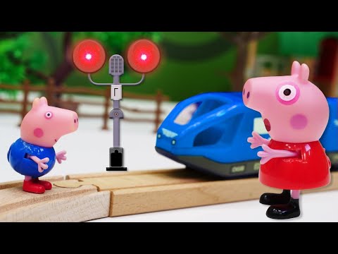 Peppa e George vanno sul trenino per bambini. Ferrovia giocattolo. Giochi di Peppa