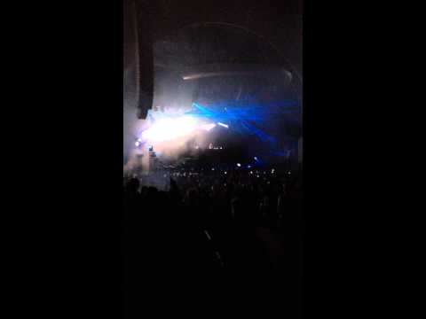 Discopolis - Committed to Sparkle Motion (DubVision Remix) @ AVICII Hollywood Bowl (9 November 2013)