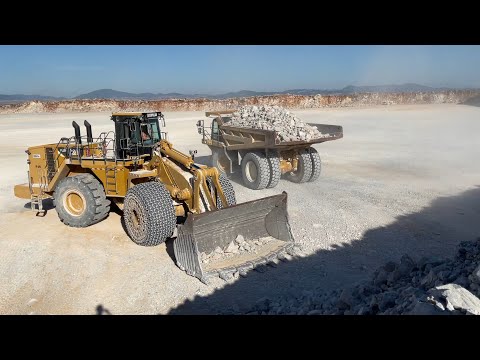 Caterpillar 992K Wheel Loader Loading Caterpillar 777F Dumpers - Interkat SA