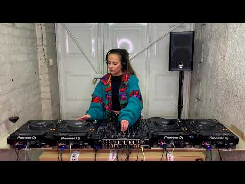 AmyElle - Live From The Garage (Toolroom Guest Mix)