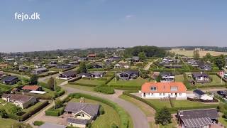 preview picture of video 'Hejlsminde: Typisches Ferienhausgebiet an Dänemarks schöner Ostsee von oben'