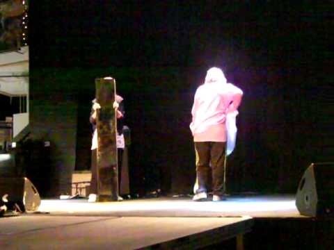 Dansgruppen Snedsteg illustrerar mobbning i dans