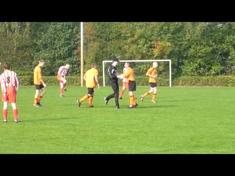 Penalty van Rob v.d. Boogaert in zijn 250ste wedstrijd voor SVSH