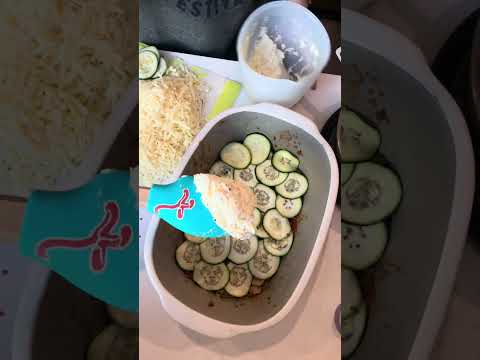 Easy cheesy zucchini lasagna 🧀 Low carb and high protein dinner 💪🏻