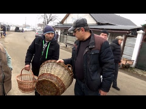 Măturoaie, chimire, efecte militare, coșuri - În oborul Humulești cu Lucian G. (Tg.Neamț, România)