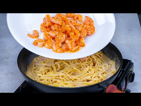 Come fare la pasta cremosa in salsa Alfredo con gamberi in 30 minuti