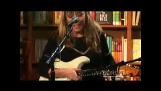 RICKIE LEE JONES sings &quot;Nobody Knows My Name&quot; LIVE