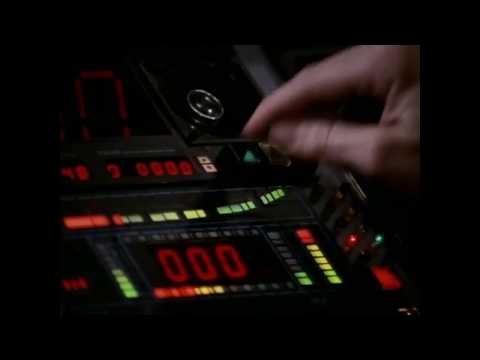 Advection Stride - The Hawk (Synthwave/Outrun)