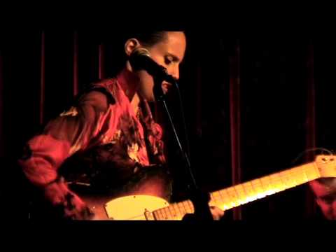 Anna Calvi - Love Won't Be Leaving (Live)