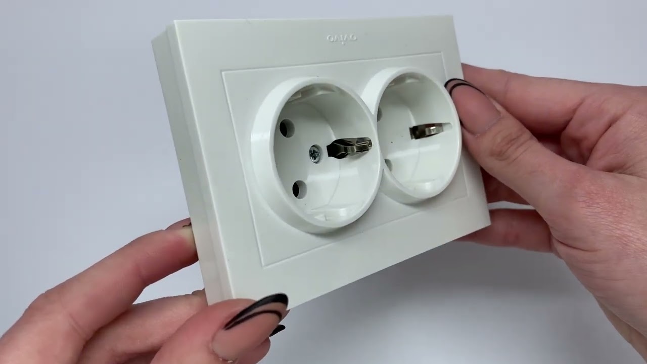 Розетка двухместная с/з OVIVO Grano белый (400-010300-907)