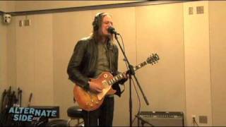 The Greenhornes - "I Need Your Love" (Live at WFUV/The Alternate Side)