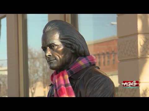 People can place winter gear on president statues in Rapid City for those who need it