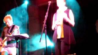Suzanne Vega - Tombstone (live @ Gödör, 25 July 2009)