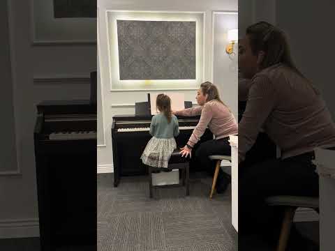 Elele parçasını deşifre ediyor. #piano #music #baby #mebpiyano #lcm