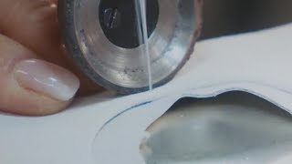 Comment sont réalisées les iconiques « slingbacks » de #Chanel ? #howto #iconic