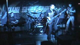 Algorhythmics - Hold The Line Cover