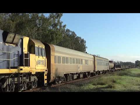 NR82 and NR118 on 1MP2 freight Herne Hill