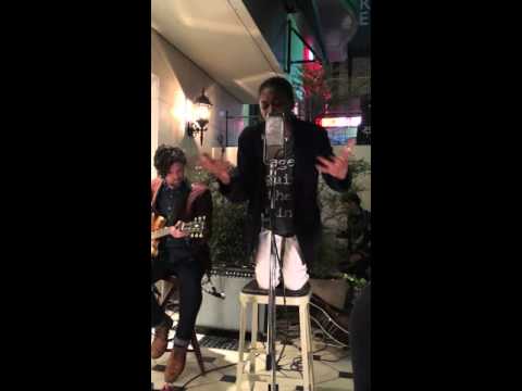 ALANI04 ROSES & WINE