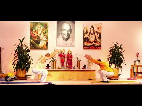 "4 Arten die Beine zu dehnen" Mittelstufe mit Ananta - Yoga Vidya Live - 16:15 - 09.11.2021
