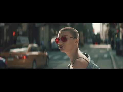 Videoclip de Week Without You — Miley Cyrus