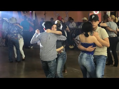 Me da vergüenza!!💃🏽💃🏽💃🏽los ojos de esa Morena💃🏽la canción de la Isabel!