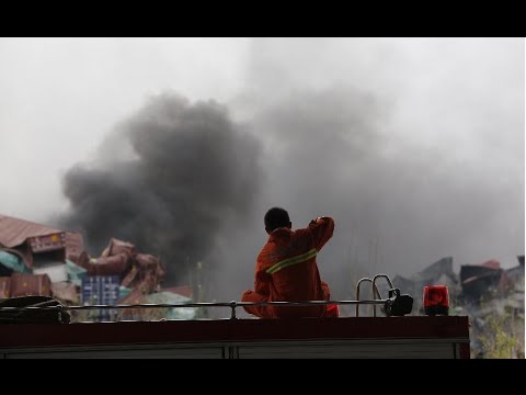 Firefighters applauded for Tianjin blast rescue