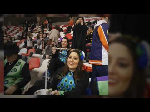 Malandros con Tsunami Naranja animando al Leyma Básquet Coruña 1080p