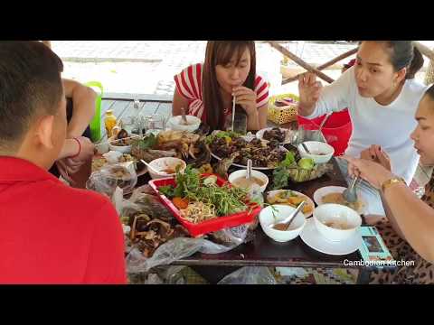 Cambodian Eating - Eating Lunch With Friends - Cambodian Food Video