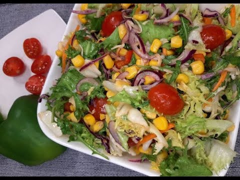 A classic and refreshing salad made from a mix of lettuces