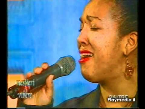 Amazonas ( J. Donato ) Claudia Marss Federico Laterza duo live a Rai Tre 1997