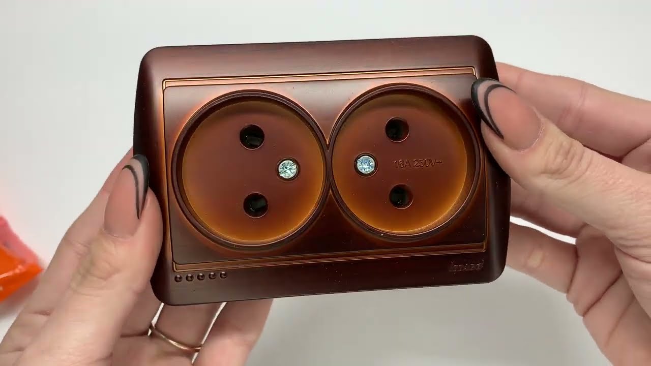 Розетка накладна двомісна б/з LEZARD Demet античний кедр IP20