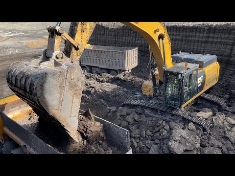 Caterpillar 352F Excavator Loading Trucks