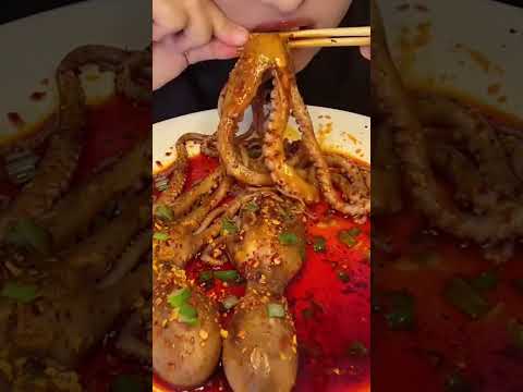 Octopus 🐙 eating #viral #asmr #eating #mukbang #eatingsounds #eatingshow #asmreating