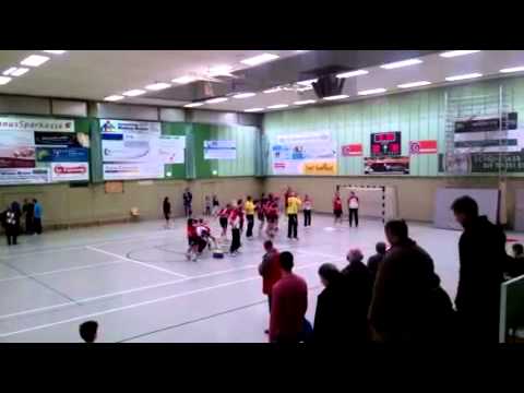 Fans feiern den GSV Eintracht Baunatal - Jubel nach Sieg in Wallau