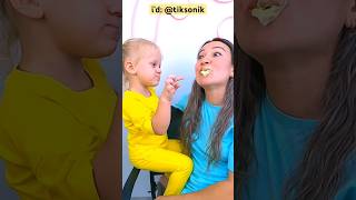 Download lagu i’ll look at this cute baby amazing balloon crushing #funny #crushingtime mp3