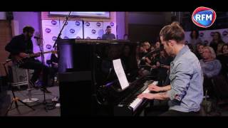 Julien Doré interprète « Sublime & Silence » lors de sa Session VIP RFM
