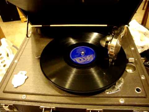VICTOR ORTHOPHONIC PORTABLE VICTROLA - LATE PRODUCTION