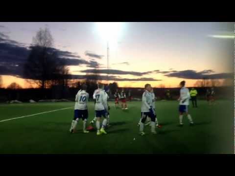 Jubel efter Simon Svenssons hattrick mot Åsebro IF. Melleruds IF 3 Åsebro 1