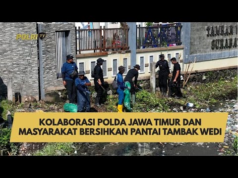 KOLABORASI POLDA JAWA TIMUR DAN MASYARAKAT BERSIHKAN PANTAI TAMBAK WEDI