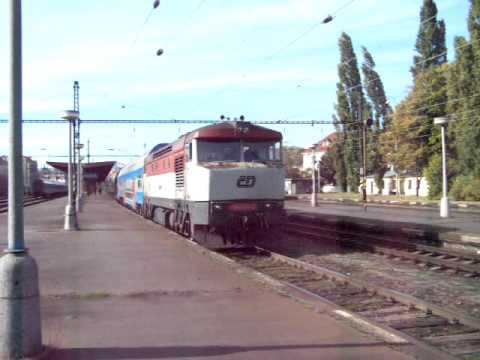 749 107 na čele os. 9063 - Praha Vršovice - odjezd - 17.10.2010.