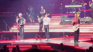 Jonas Brothers Paranoid (live)