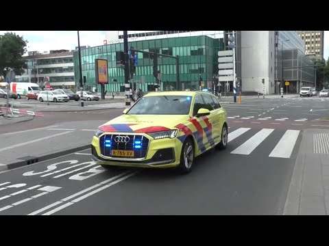 Ambulance 17-167 + 17-902 met spoed naar het EMC van een medische noodsituatie in Hellevoetsluis