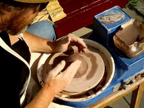 SIMON LEACH POTTERY - Tips on how to center clay on the potter's wheel ! - April 27 '13