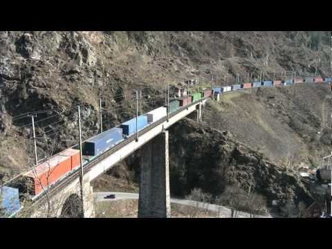 Bahnverkehr von Erstfeld bis Wassen am 31.3.12 - "Gelbe Doppeltraktion"